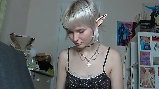 Snapshot of Paradoxy_ chatting on 11.30.25 Paradoxy online show from 11.30.25