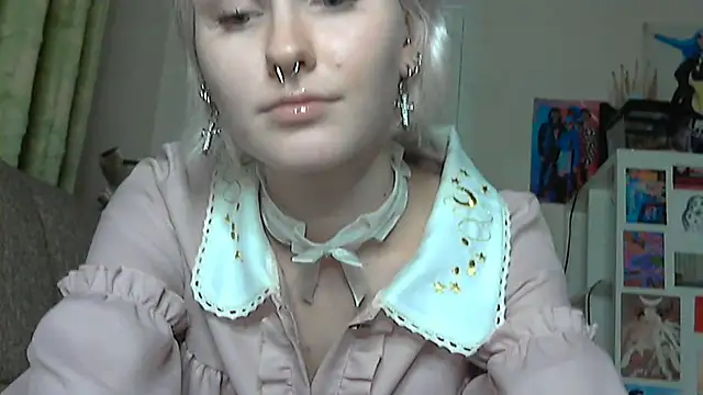 Snapshot of Paradoxy_ chatting on 12.04.25 Paradoxy online show from 12.04.25