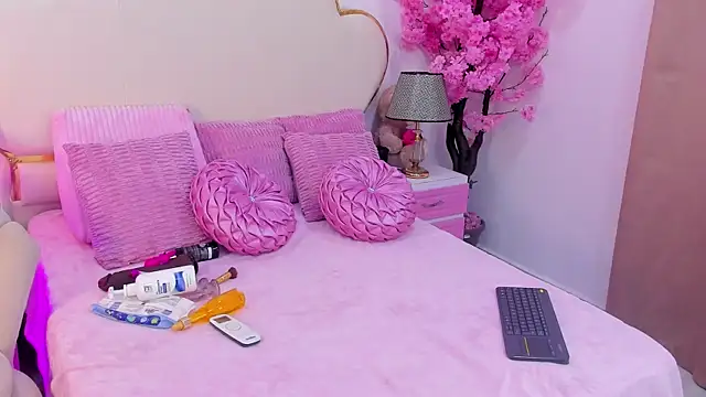 ZendayaRosse online show from 04.29.26