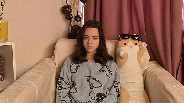 TarahCayne online show from 10.23.25