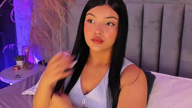 EmmaBlossom online show from 10.18.25