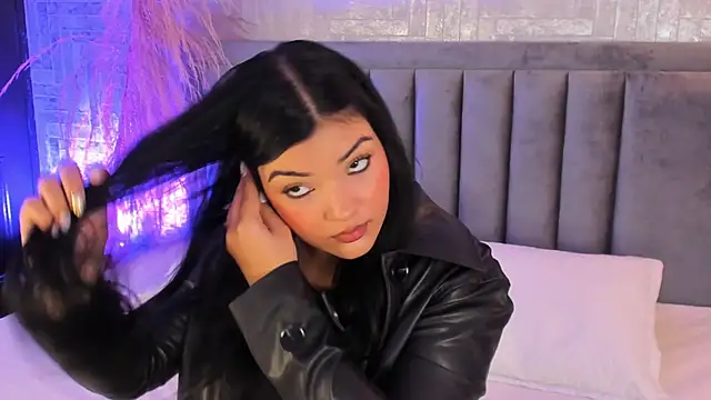 EmmaBlossom online show from 11.23.25