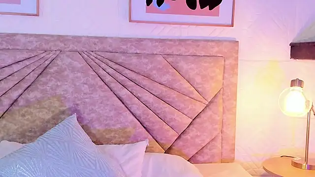 EmmaBlossom online show from 02.03.26