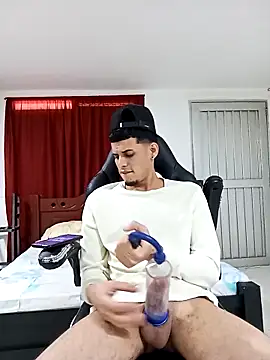 Snapshot of Pingasaboy20 chatting on 09.26.25 Pingasaboy20 online show from 09.26.25