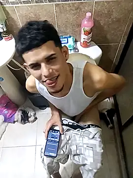 Snapshot of Pingasaboy20 chatting on 10.06.25 Pingasaboy20 online show from 10.06.25