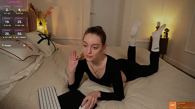 SophieBelll online show from 12.17.25