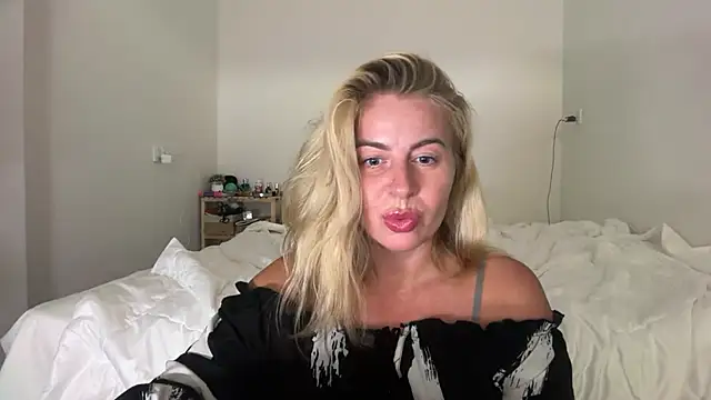 Snapshot of Miravynn chatting on 02.07.26 Miravynn online show from 02.07.26