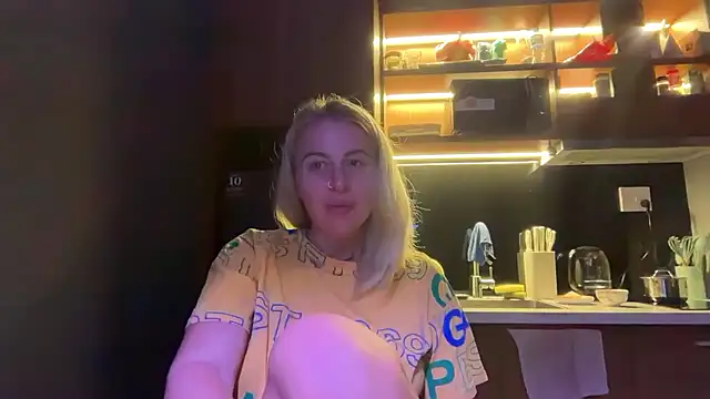 Snapshot of Miravynn chatting on 02.20.26 Miravynn online show from 02.20.26