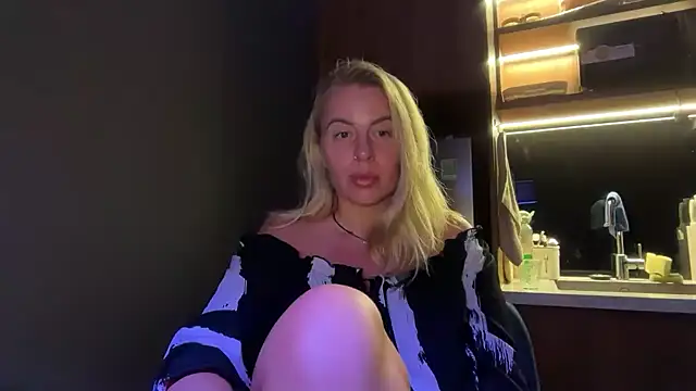 Snapshot of Miravynn chatting on 02.25.26 Miravynn online show from 02.25.26