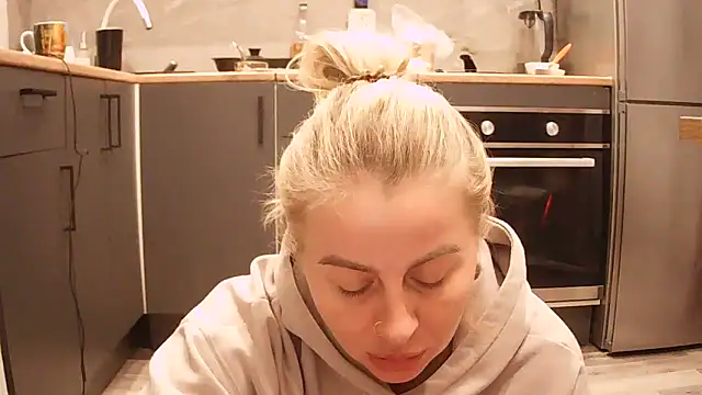 Snapshot of Miravynn chatting on 03.29.26 Miravynn online show from 03.29.26