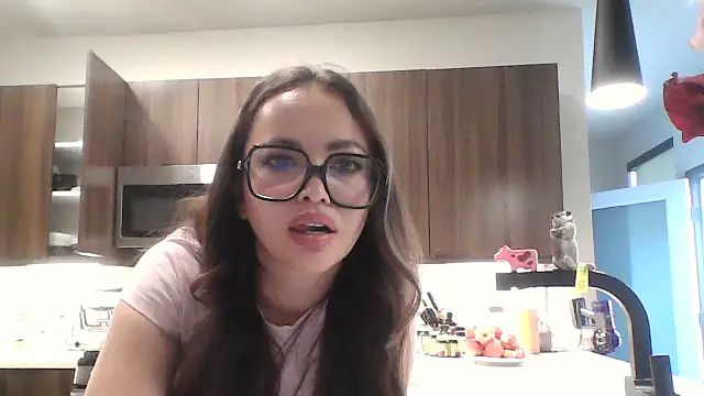 Snapshot of Elyrisse chatting on 10.26.25 Elyrisse online show from 10.26.25
