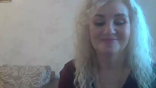 Snapshot of LadySexyBlond chatting on 10.21.25 LadySexyBlond online show from 10.21.25