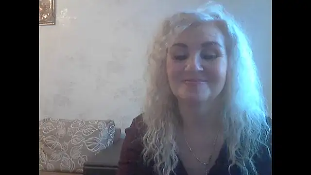 Snapshot of LadySexyBlond chatting on 11.25.25 LadySexyBlond online show from 11.25.25