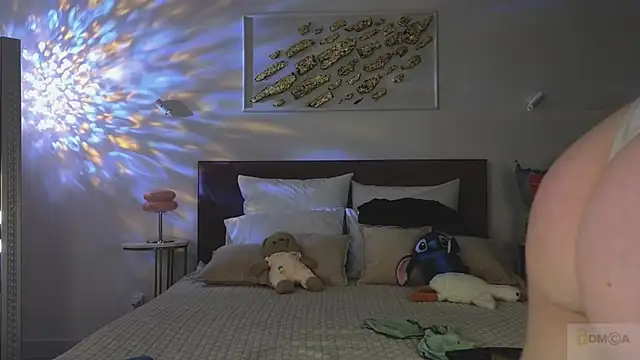 Nicole Broown  online show from 11.21.25