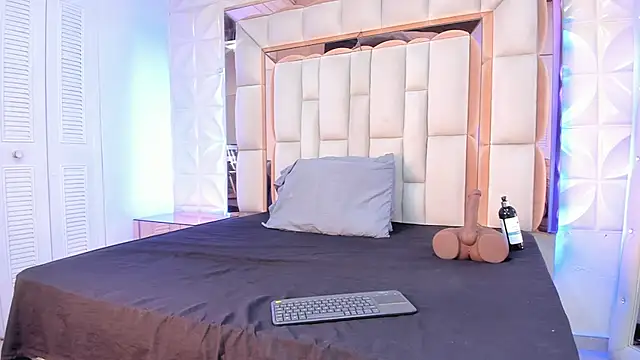 Snapshot of Sarah_Adamss chatting on 11.24.25 Sarah Adamss online show from 11.24.25