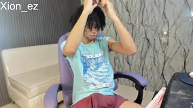 Snapshot of xion_ez chatting on 06.14.26 xion ez online show from 06.14.26