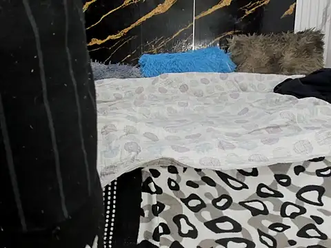 rich little brunette18 online show from 05.31.26