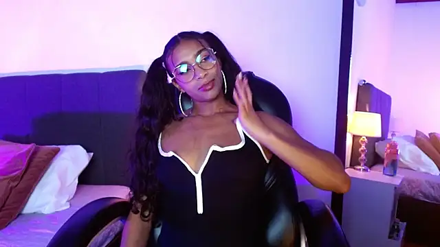 Snapshot of SashaBowei chatting on 11.04.25 SashaBowei online show from 11.04.25