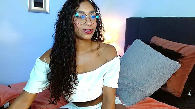 Snapshot of SashaBowei chatting on 11.29.25 SashaBowei online show from 11.29.25