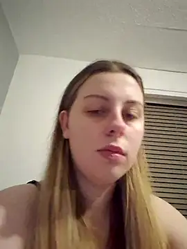 Snapshot of Brutal_brunettexx chatting on 10.06.25 Brutal brunettexx online show from 10.06.25