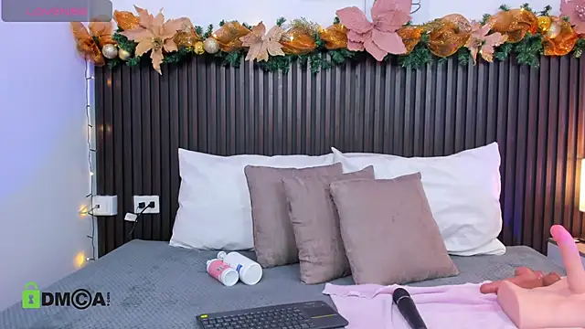 Snapshot of alahia_mellers chatting on 12.15.25 alahia mellers online show from 12.15.25