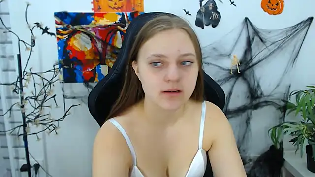 Snapshot of ArinaBelle chatting on 10.25.25 ArinaBelle online show from 10.25.25