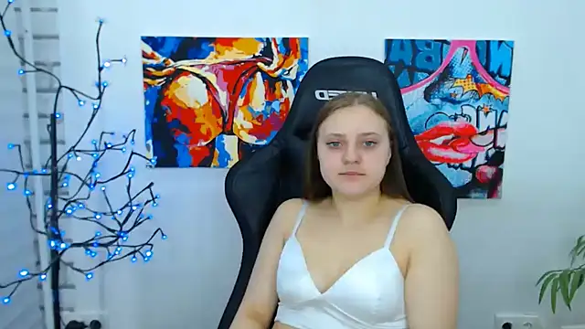 Snapshot of ArinaBelle chatting on 11.26.25 ArinaBelle online show from 11.26.25