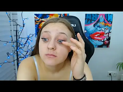 Snapshot of ArinaBelle chatting on 11.28.25 ArinaBelle online show from 11.28.25