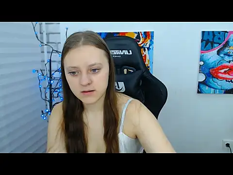 Snapshot of ArinaBelle chatting on 12.14.25 ArinaBelle online show from 12.14.25