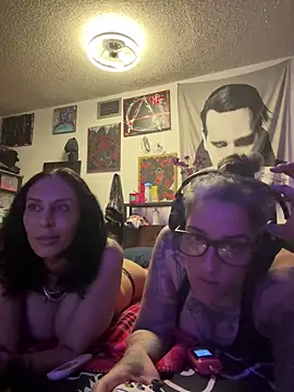 Snapshot of inkdmagz chatting on 11.13.25 inkdmagz online show from 11.13.25