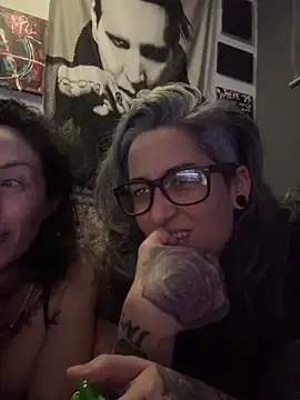 Snapshot of inkdmagz chatting on 04.01.26 inkdmagz online show from 04.01.26