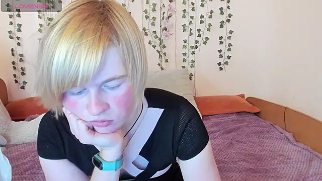 Cattie w  online show from 10.24.25