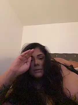 Snapshot of pmonie chatting on 11.17.25 pmonie online show from 11.17.25