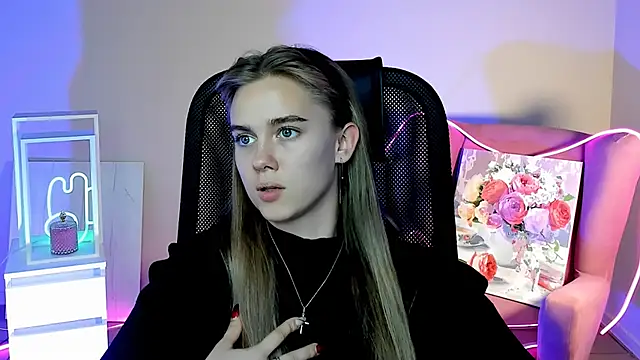 JuneWoods online show from 10.04.25