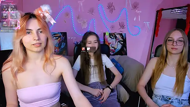 Snapshot of rebecca_smile chatting on 06.15.26 rebecca smile online show from 06.15.26