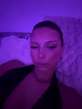 Snapshot of blondeeee chatting on 01.07.26 blondeeee online show from 01.07.26