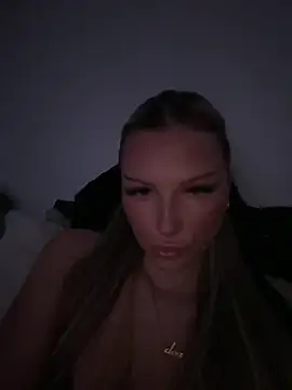 Snapshot of blondeeee chatting on 02.24.26 blondeeee online show from 02.24.26