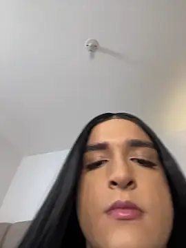 Dania Oconor online show from 10.28.25