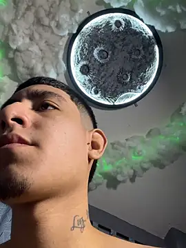 Snapshot of cristyan_arias chatting on 09.25.25 cristyan arias online show from 09.25.25