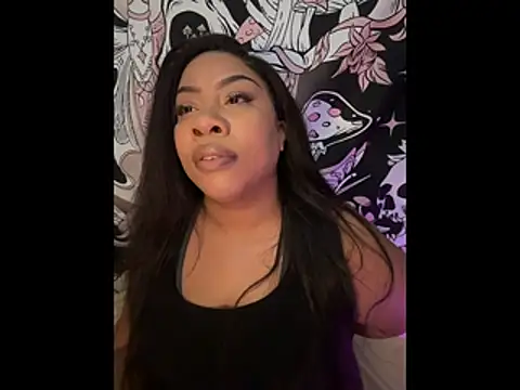 Snapshot of NeliaHexxen chatting on 11.22.25 NeliaHexxen online show from 11.22.25