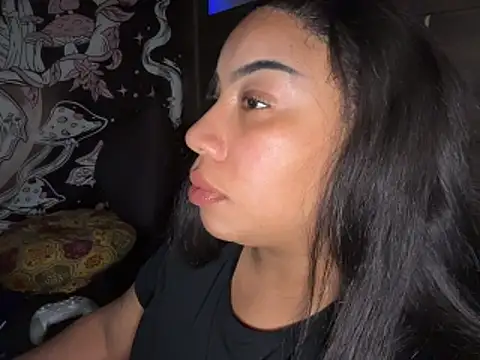 Snapshot of NeliaHexxen chatting on 12.04.25 NeliaHexxen online show from 12.04.25