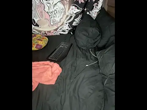 Snapshot of NeliaHexxen chatting on 12.05.25 NeliaHexxen online show from 12.05.25