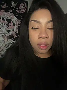 Snapshot of NeliaHexxen chatting on 12.18.25 NeliaHexxen online show from 12.18.25