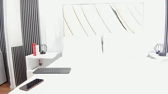 Snapshot of celestebellmont chatting on 09.30.25 celestebellmont online show from 09.30.25