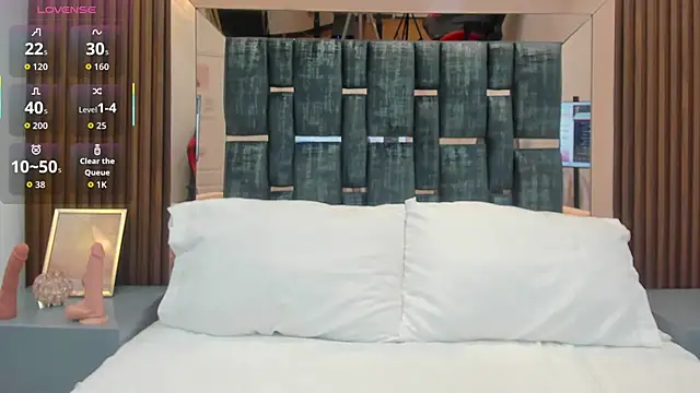 Snapshot of celestebellmont chatting on 10.14.25 celestebellmont online show from 10.14.25