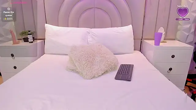 Snapshot of celestebellmont chatting on 10.23.25 celestebellmont online show from 10.23.25