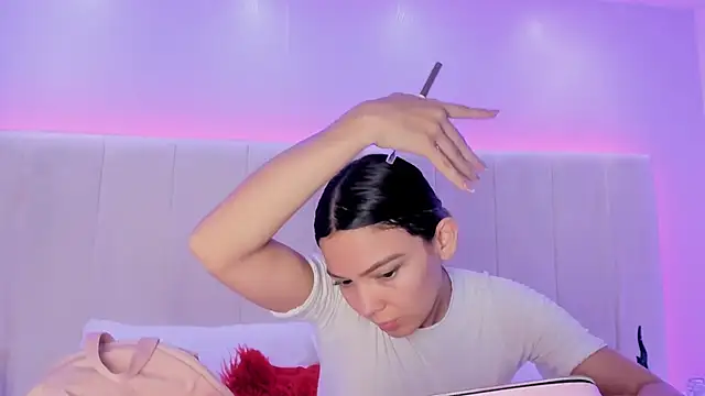 Snapshot of celestebellmont chatting on 12.04.25 celestebellmont online show from 12.04.25