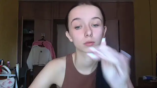 Emilia Light online show from 10.05.25