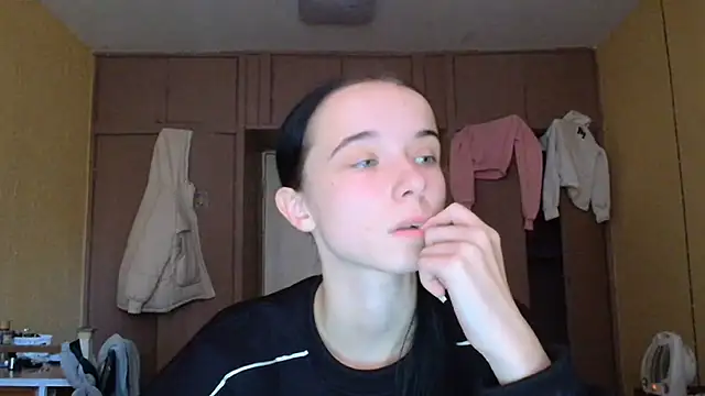 Emilia Light online show from 10.30.25