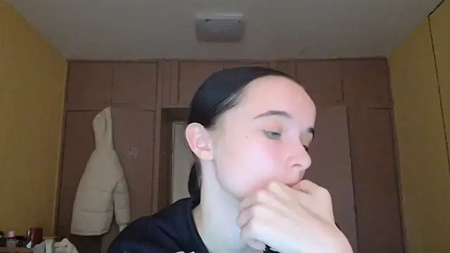 Emilia Light online show from 11.05.25